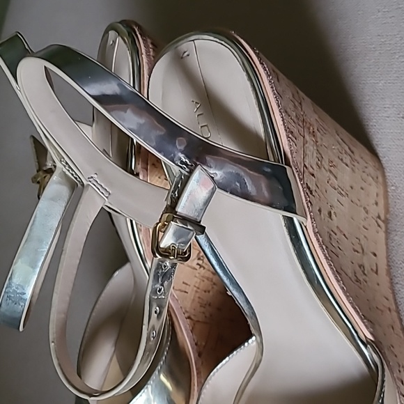 Gold Metallic Platform Heels - Picture 8 of 10